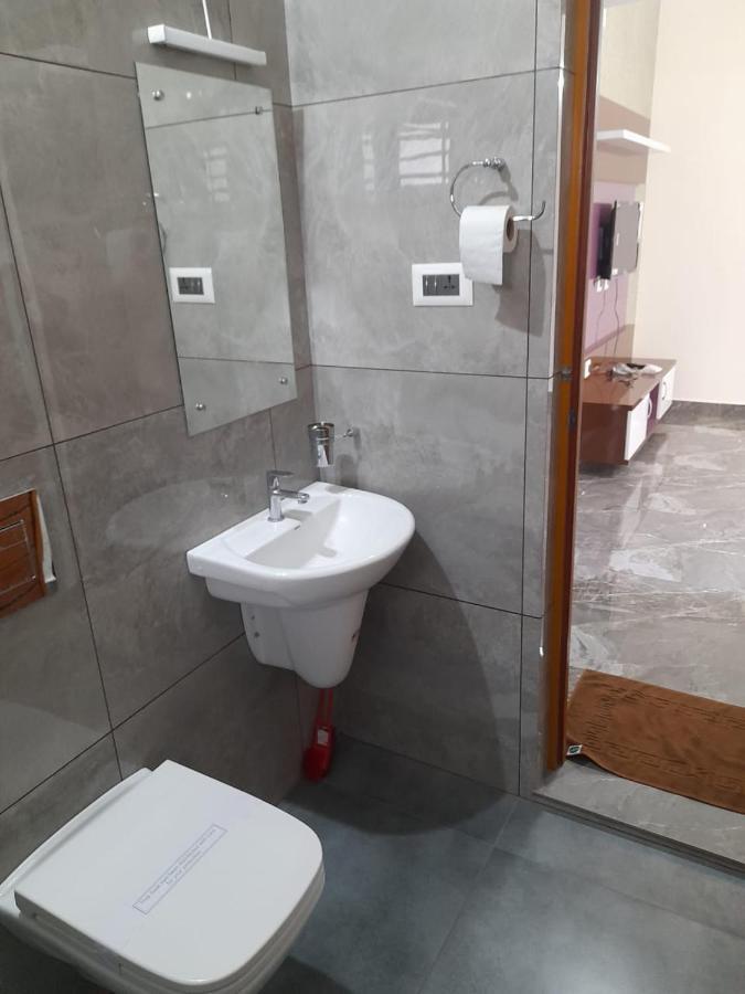 סולטאן באטרי Milestone Inn מראה חיצוני תמונה